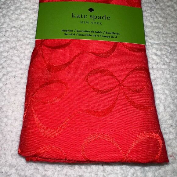 Kate Spade Cloth Napkins Set of 4 Red Bow Pattern NWT - Picture 3 of 5